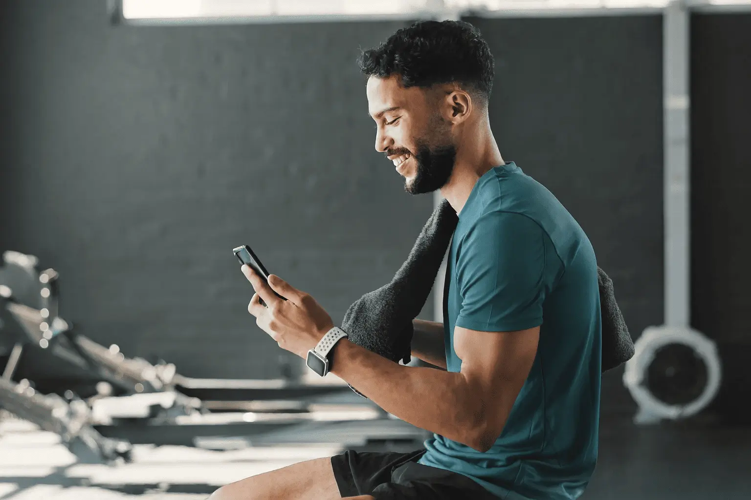 Men using Fitsse app and smiling