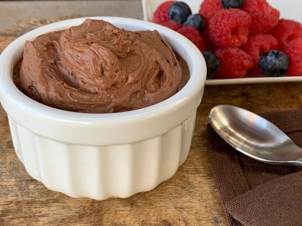 Mousse Keto de Abacate e Cacau