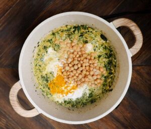 Curry de Grão-de-bico e Espinafre com Leite de Coco