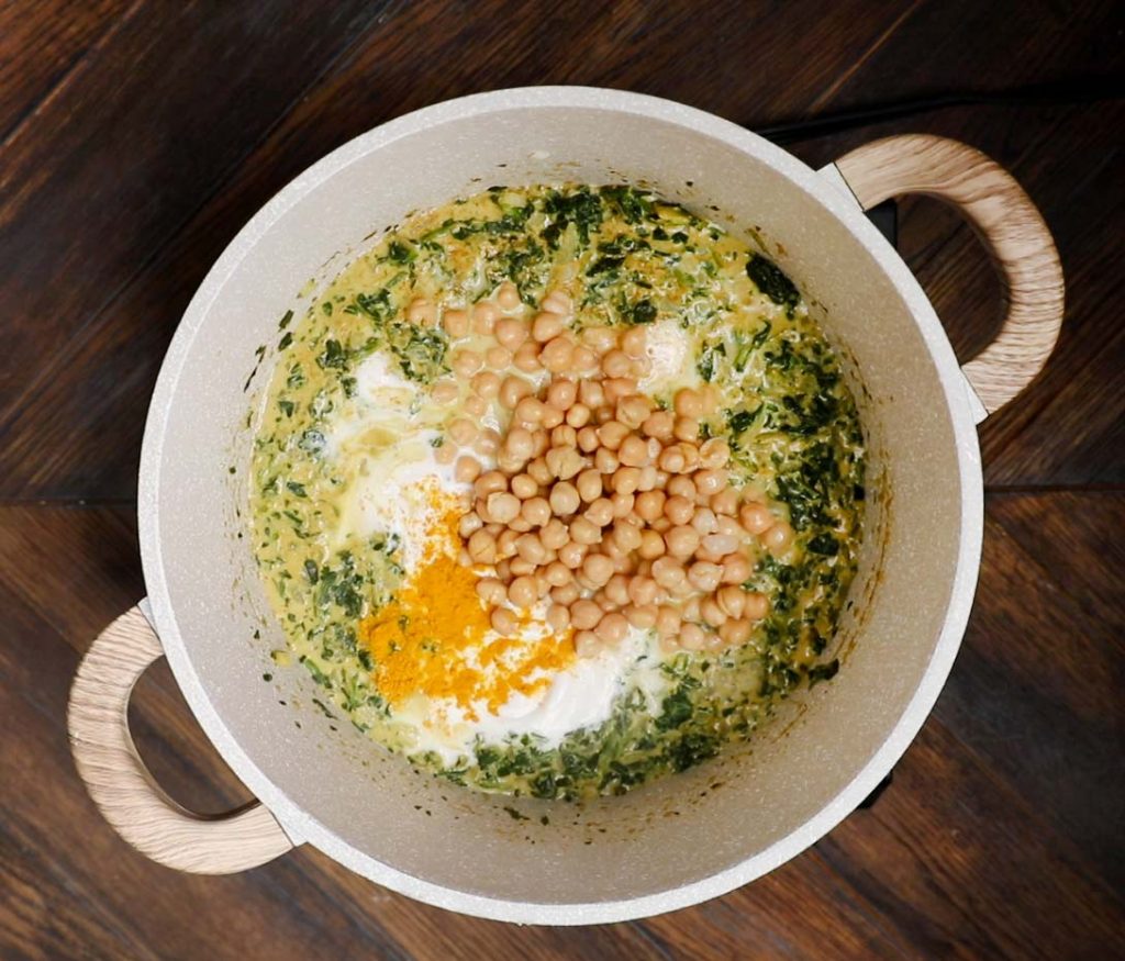 Curry de Grão-de-bico e Espinafre com Leite de Coco