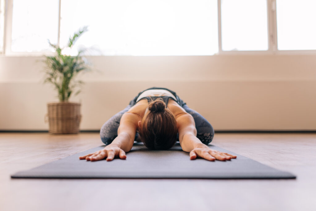 7 Alongamentos que Podem Melhorar sua Mobilidade e Reduzir Dores no Treino